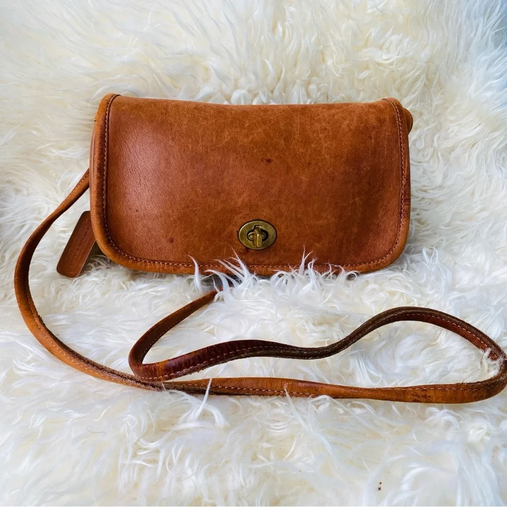 COACH vintage Dinky brown leather crossbody bag purse shoulder turnlock - Picture 3 of 14